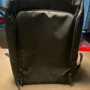 NOMATIC TRAVEL BACKPACK- EXPANDABLE